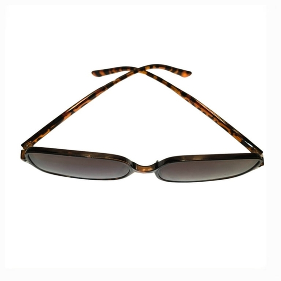 🆕Ladies Oversized Mirrored Sunglasses Retro-Inspired Eyewear UV400 - Picture 5 of 5